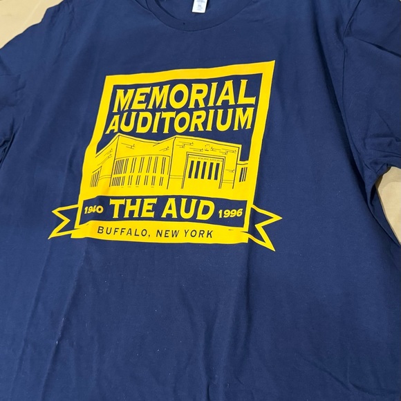 Men’s XXL blue short sleeve t-shirt with gold Memorial Auditorium “The Aud” logo - Picture 3 of 6